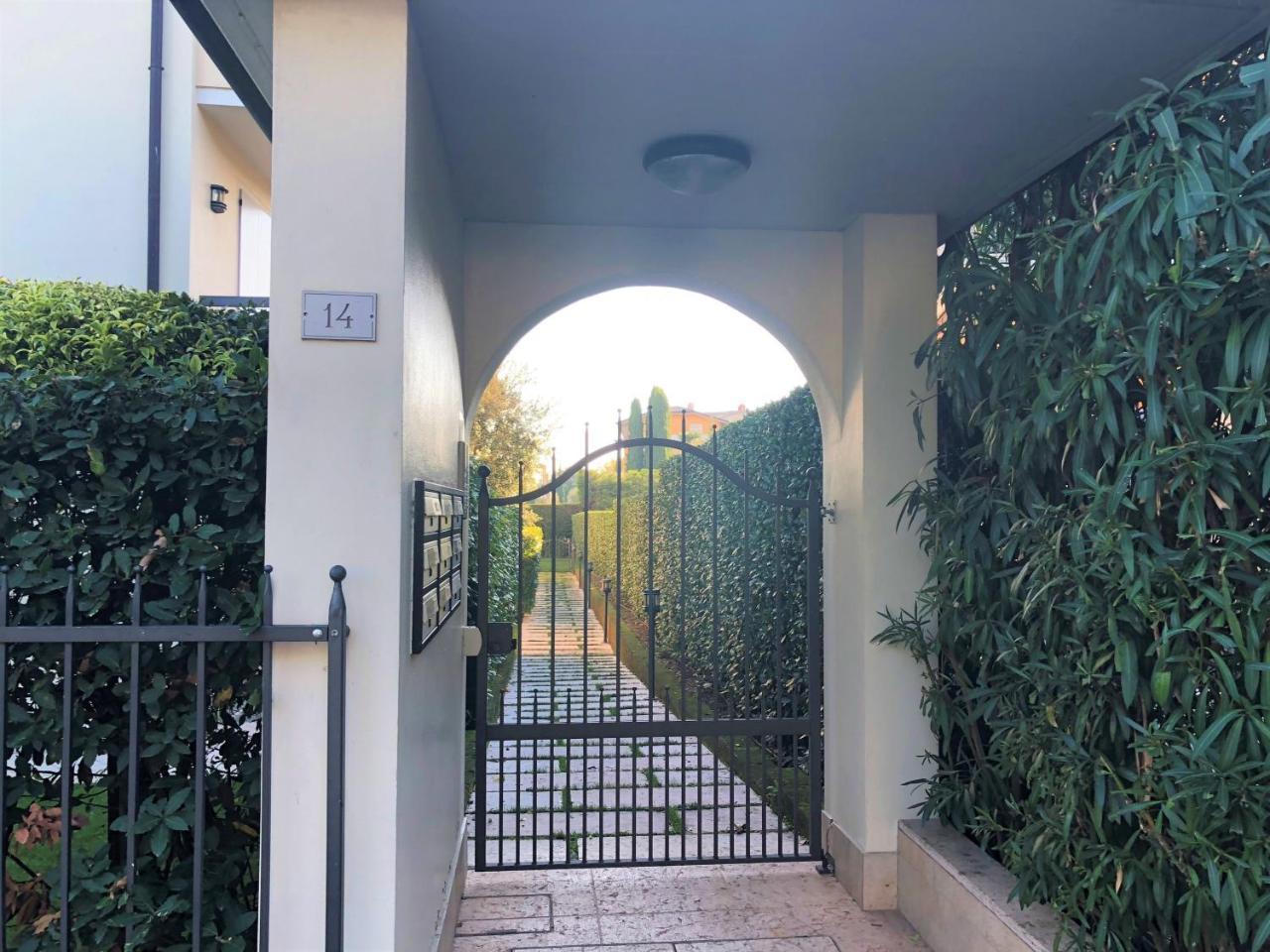 Desenzanoloft Official Partner Marriott Homes & Villas - Bea House, Sirmione With Private Garden And Share Pool 외부 사진
